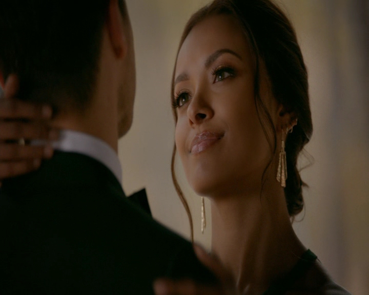 VampireDiaries-dot-nl_VampireDiaries-8x09TheSimpleIntimacyoftheNearTouch1738.jpg