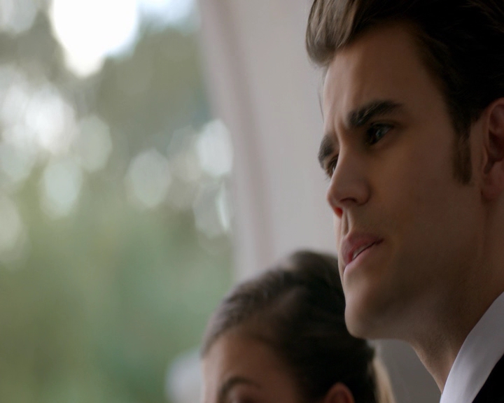 VampireDiaries-dot-nl_VampireDiaries-8x09TheSimpleIntimacyoftheNearTouch1760.jpg