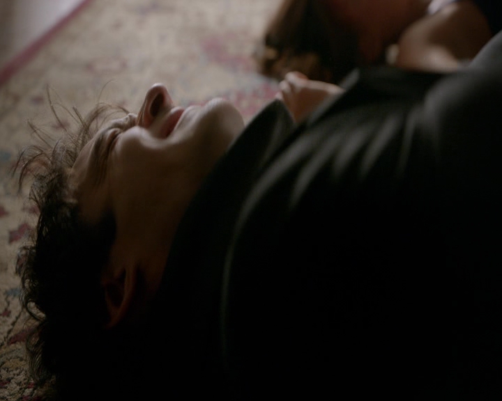 VampireDiaries-dot-nl_VampireDiaries-8x09TheSimpleIntimacyoftheNearTouch1788.jpg