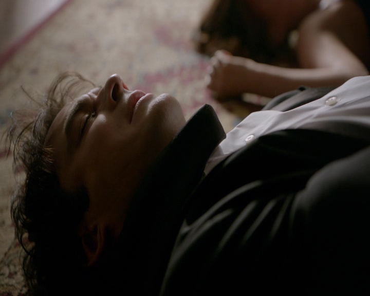 VampireDiaries-dot-nl_VampireDiaries-8x09TheSimpleIntimacyoftheNearTouch1789.jpg