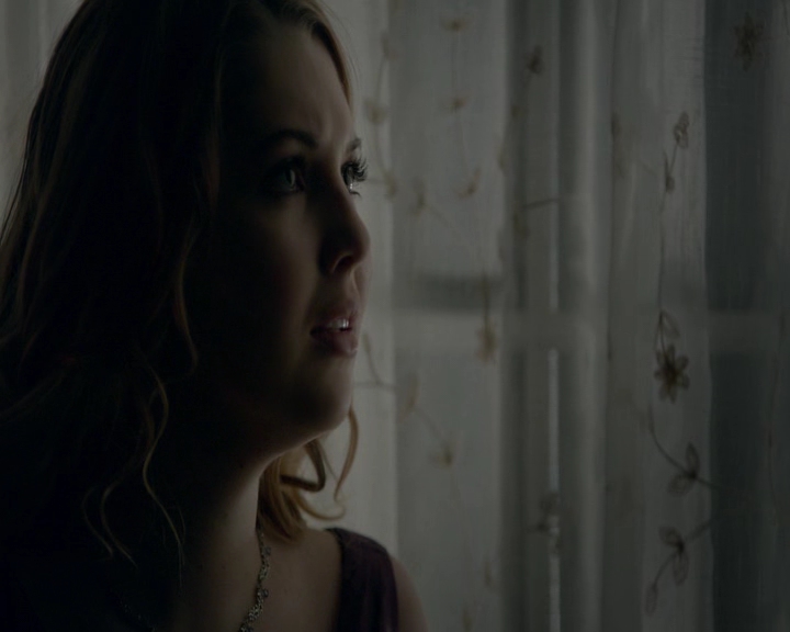 VampireDiaries-dot-nl_VampireDiaries-8x09TheSimpleIntimacyoftheNearTouch1830.jpg