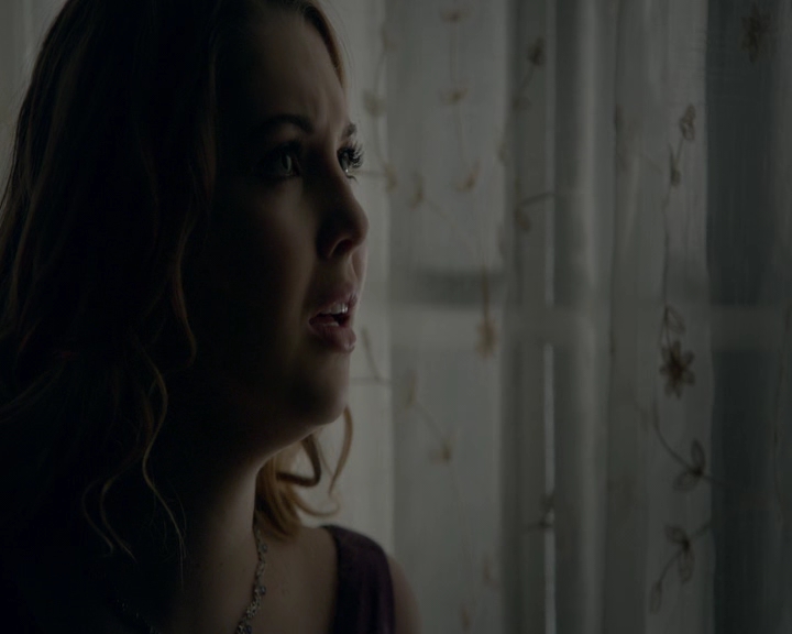 VampireDiaries-dot-nl_VampireDiaries-8x09TheSimpleIntimacyoftheNearTouch1832.jpg