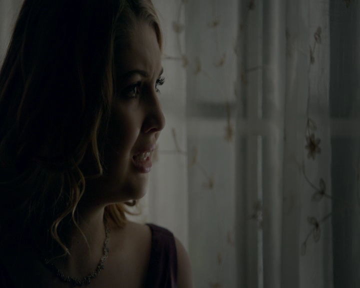 VampireDiaries-dot-nl_VampireDiaries-8x09TheSimpleIntimacyoftheNearTouch1869.jpg