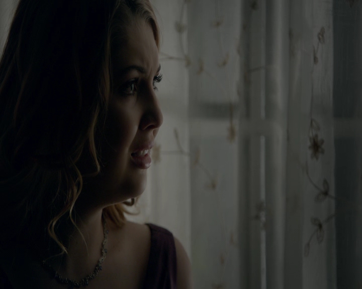 VampireDiaries-dot-nl_VampireDiaries-8x09TheSimpleIntimacyoftheNearTouch1870.jpg