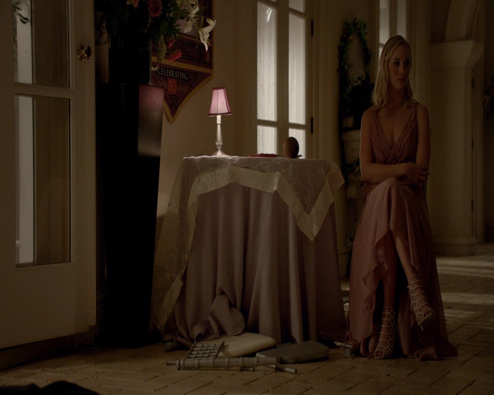 VampireDiaries-dot-nl_VampireDiaries-8x09TheSimpleIntimacyoftheNearTouch1969.jpg