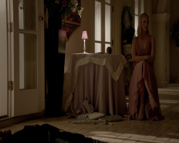 VampireDiaries-dot-nl_VampireDiaries-8x09TheSimpleIntimacyoftheNearTouch1971.jpg