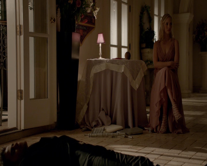 VampireDiaries-dot-nl_VampireDiaries-8x09TheSimpleIntimacyoftheNearTouch1972.jpg