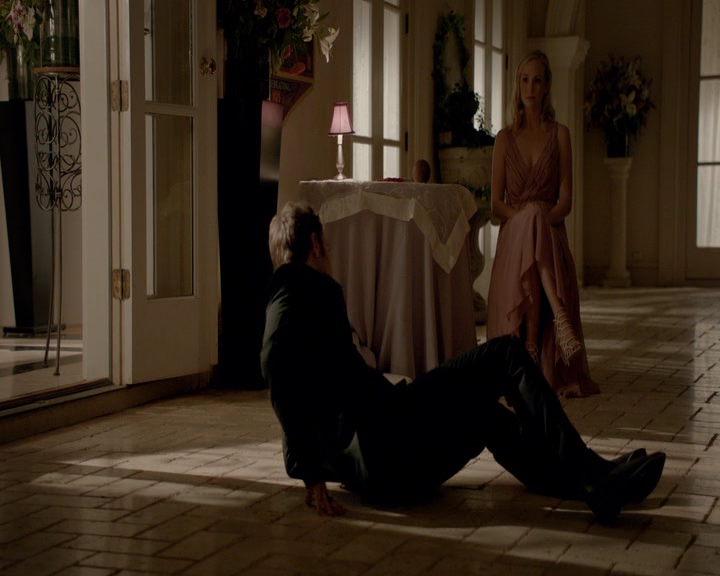 VampireDiaries-dot-nl_VampireDiaries-8x09TheSimpleIntimacyoftheNearTouch1980.jpg