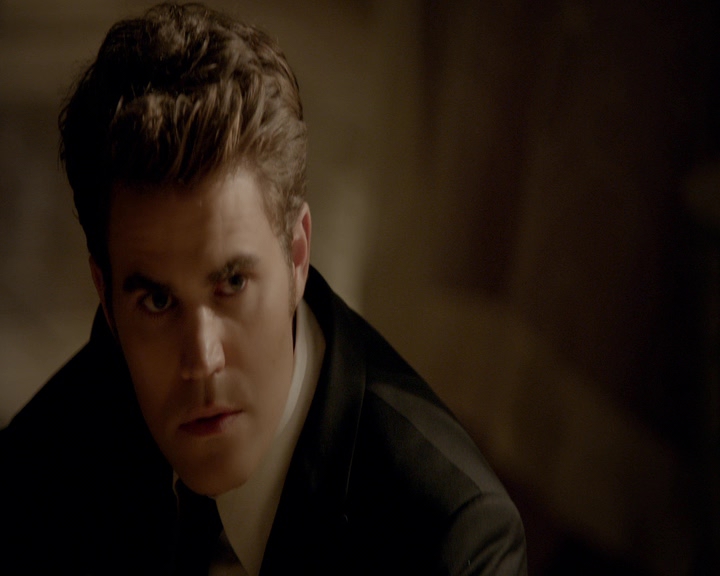 VampireDiaries-dot-nl_VampireDiaries-8x09TheSimpleIntimacyoftheNearTouch1982.jpg