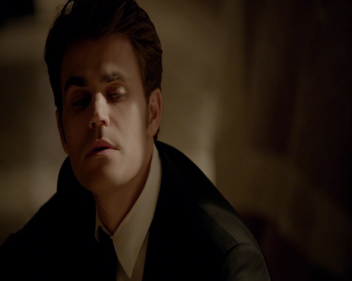 VampireDiaries-dot-nl_VampireDiaries-8x09TheSimpleIntimacyoftheNearTouch1983.jpg