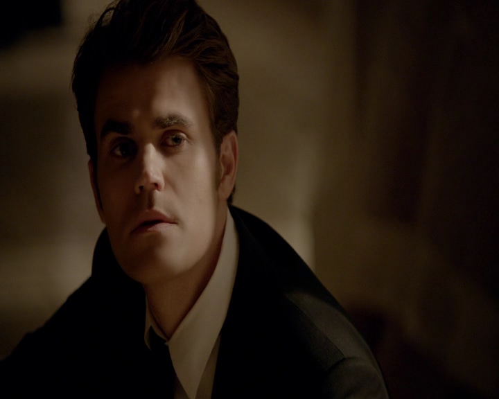 VampireDiaries-dot-nl_VampireDiaries-8x09TheSimpleIntimacyoftheNearTouch1984.jpg