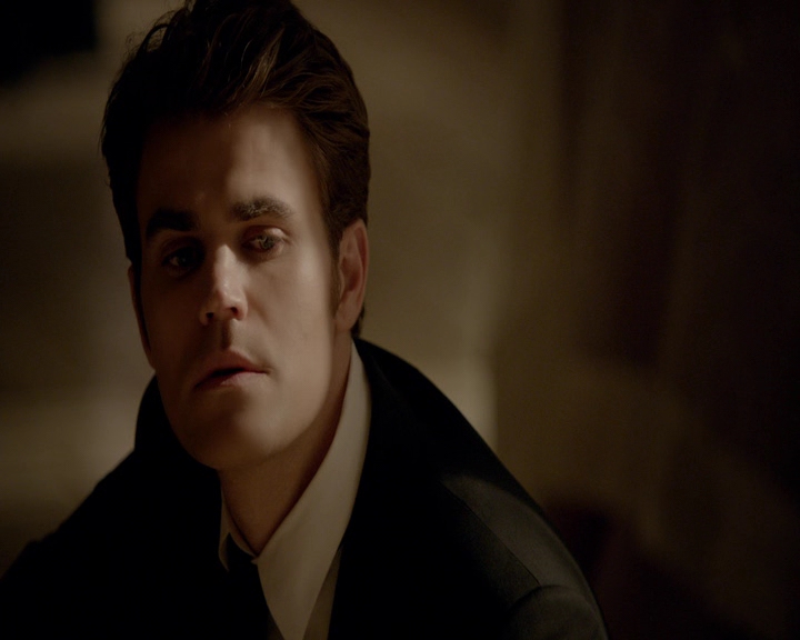 VampireDiaries-dot-nl_VampireDiaries-8x09TheSimpleIntimacyoftheNearTouch1985.jpg