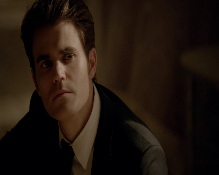 VampireDiaries-dot-nl_VampireDiaries-8x09TheSimpleIntimacyoftheNearTouch1993.jpg