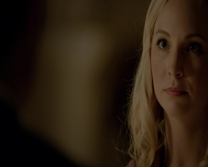 VampireDiaries-dot-nl_VampireDiaries-8x09TheSimpleIntimacyoftheNearTouch2070.jpg