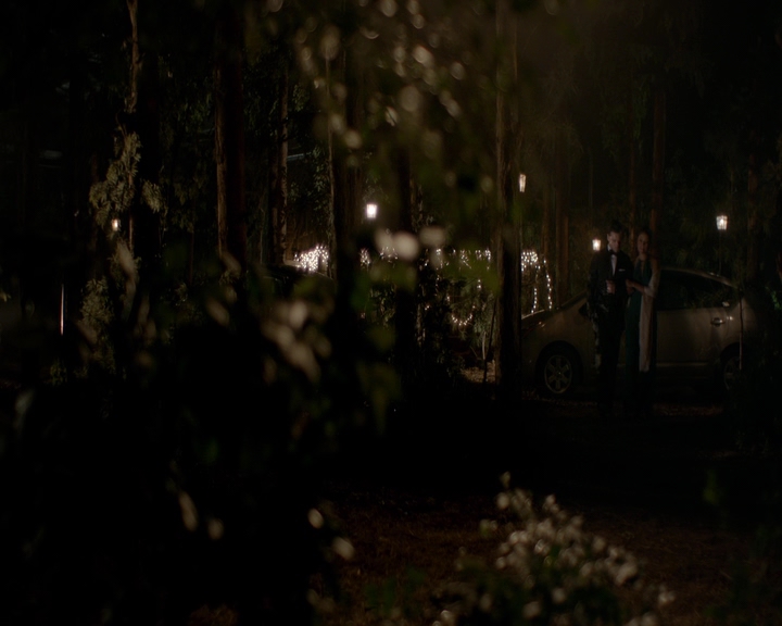 VampireDiaries-dot-nl_VampireDiaries-8x09TheSimpleIntimacyoftheNearTouch2089.jpg