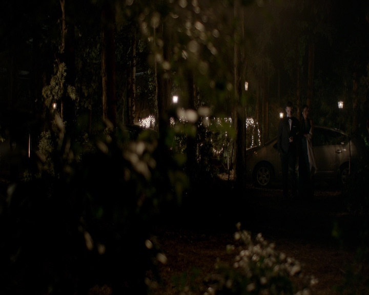 VampireDiaries-dot-nl_VampireDiaries-8x09TheSimpleIntimacyoftheNearTouch2090.jpg