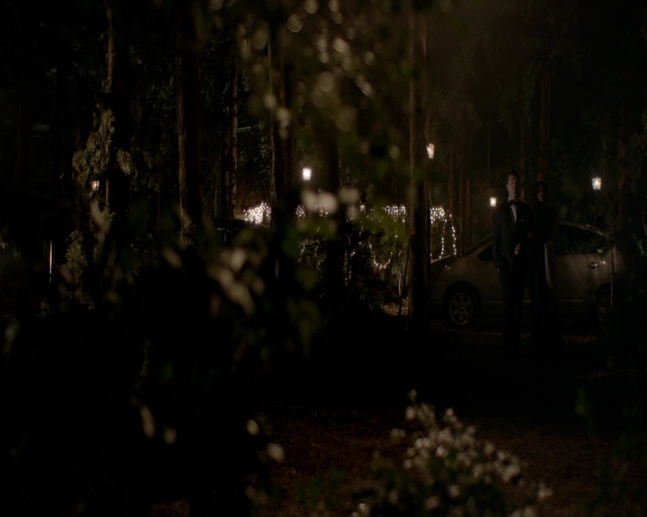 VampireDiaries-dot-nl_VampireDiaries-8x09TheSimpleIntimacyoftheNearTouch2091.jpg