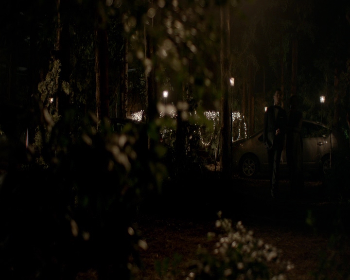 VampireDiaries-dot-nl_VampireDiaries-8x09TheSimpleIntimacyoftheNearTouch2092.jpg