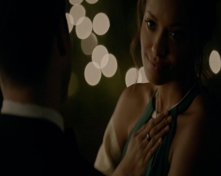 VampireDiaries-dot-nl_VampireDiaries-8x09TheSimpleIntimacyoftheNearTouch2112.jpg