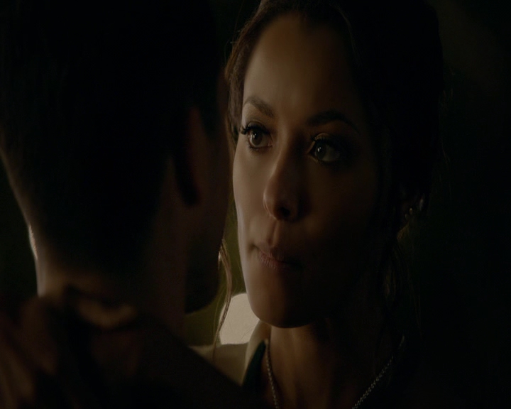 VampireDiaries-dot-nl_VampireDiaries-8x09TheSimpleIntimacyoftheNearTouch2129.jpg