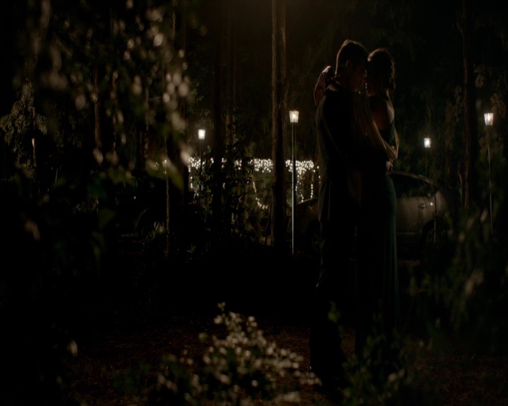 VampireDiaries-dot-nl_VampireDiaries-8x09TheSimpleIntimacyoftheNearTouch2173.jpg