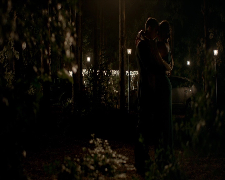 VampireDiaries-dot-nl_VampireDiaries-8x09TheSimpleIntimacyoftheNearTouch2175.jpg