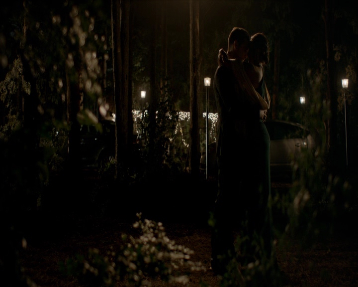 VampireDiaries-dot-nl_VampireDiaries-8x09TheSimpleIntimacyoftheNearTouch2178.jpg