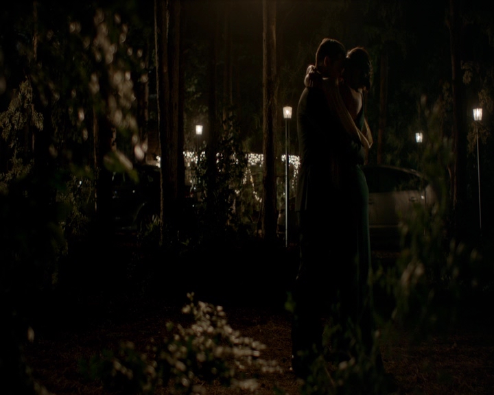 VampireDiaries-dot-nl_VampireDiaries-8x09TheSimpleIntimacyoftheNearTouch2179.jpg