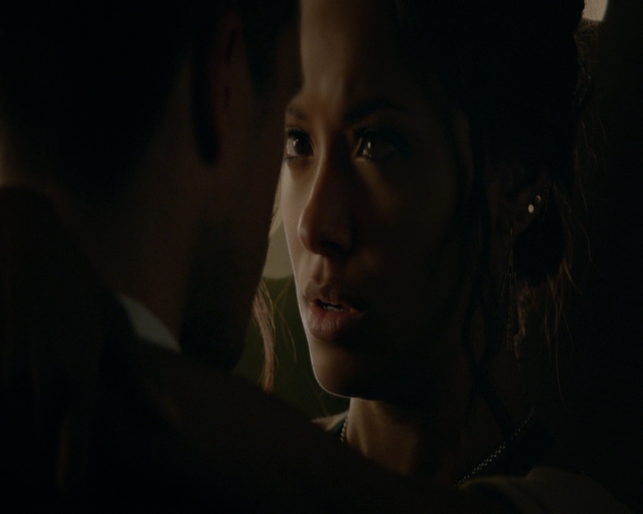 VampireDiaries-dot-nl_VampireDiaries-8x09TheSimpleIntimacyoftheNearTouch2184.jpg