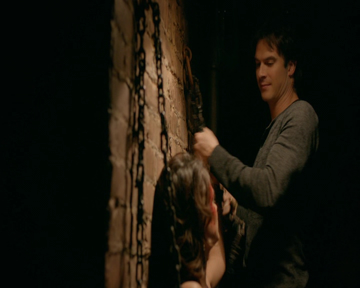 VampireDiaries-dot-nl_VampireDiaries-8x09TheSimpleIntimacyoftheNearTouch2210.jpg