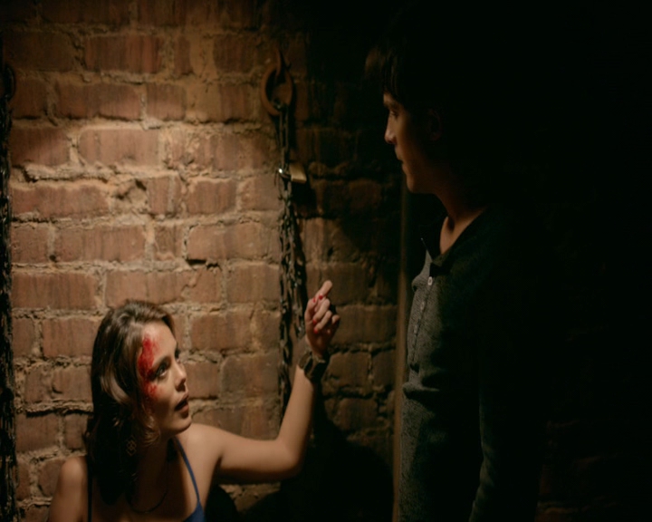 VampireDiaries-dot-nl_VampireDiaries-8x09TheSimpleIntimacyoftheNearTouch2256.jpg