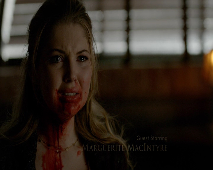 VampireDiaries-dot-nl_VampireDiaries-8x10NostalgiasABitch0142.jpg