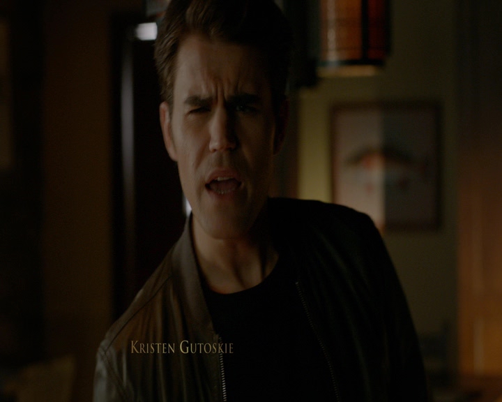 VampireDiaries-dot-nl_VampireDiaries-8x10NostalgiasABitch0146.jpg