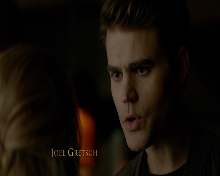 VampireDiaries-dot-nl_VampireDiaries-8x10NostalgiasABitch0164.jpg