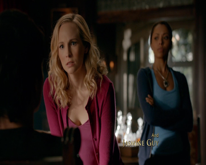VampireDiaries-dot-nl_VampireDiaries-8x10NostalgiasABitch0172.jpg
