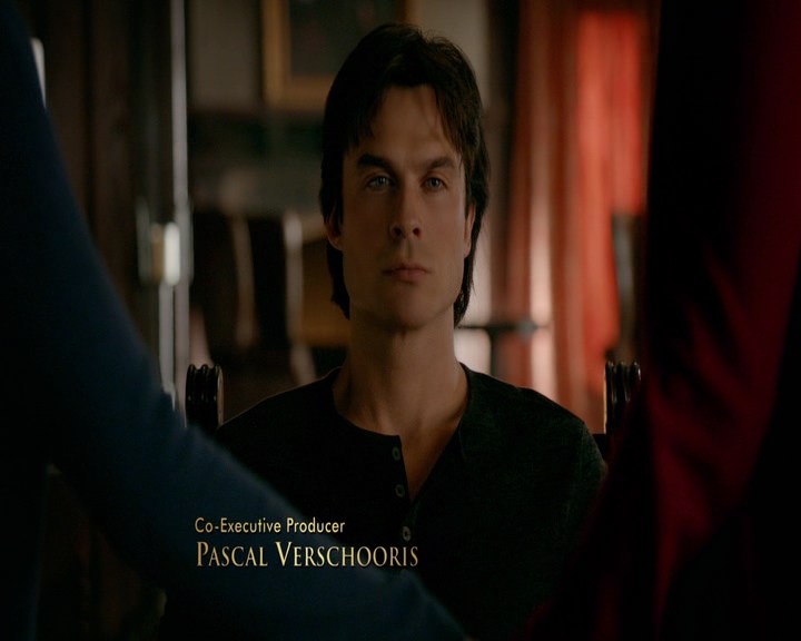 VampireDiaries-dot-nl_VampireDiaries-8x10NostalgiasABitch0195.jpg