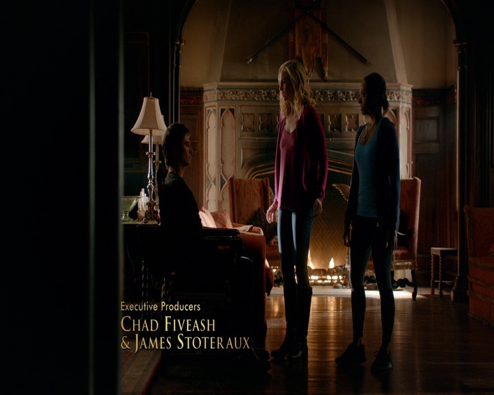 VampireDiaries-dot-nl_VampireDiaries-8x10NostalgiasABitch0203.jpg