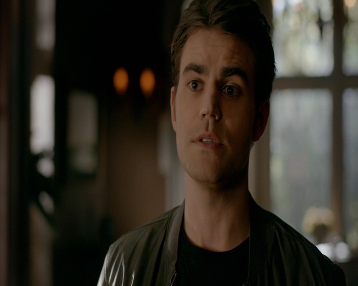 VampireDiaries-dot-nl_VampireDiaries-8x10NostalgiasABitch0535.jpg