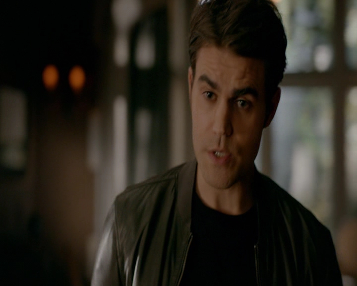 VampireDiaries-dot-nl_VampireDiaries-8x10NostalgiasABitch0548.jpg