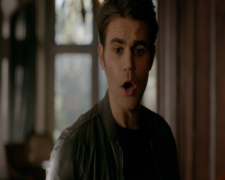 VampireDiaries-dot-nl_VampireDiaries-8x10NostalgiasABitch0549.jpg