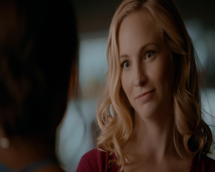 VampireDiaries-dot-nl_VampireDiaries-8x10NostalgiasABitch0620.jpg