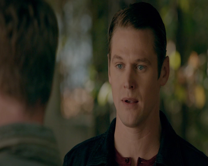 VampireDiaries-dot-nl_VampireDiaries-8x10NostalgiasABitch0675.jpg