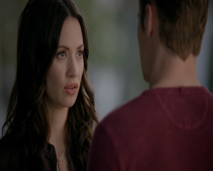 VampireDiaries-dot-nl_VampireDiaries-8x10NostalgiasABitch0916.jpg