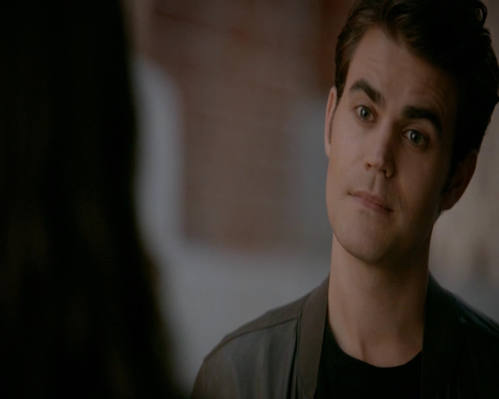 VampireDiaries-dot-nl_VampireDiaries-8x10NostalgiasABitch0959.jpg