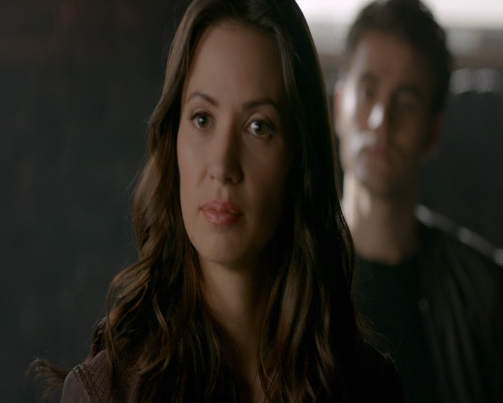 VampireDiaries-dot-nl_VampireDiaries-8x10NostalgiasABitch1241.jpg