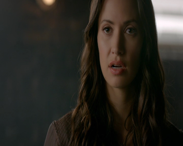 VampireDiaries-dot-nl_VampireDiaries-8x10NostalgiasABitch1322.jpg