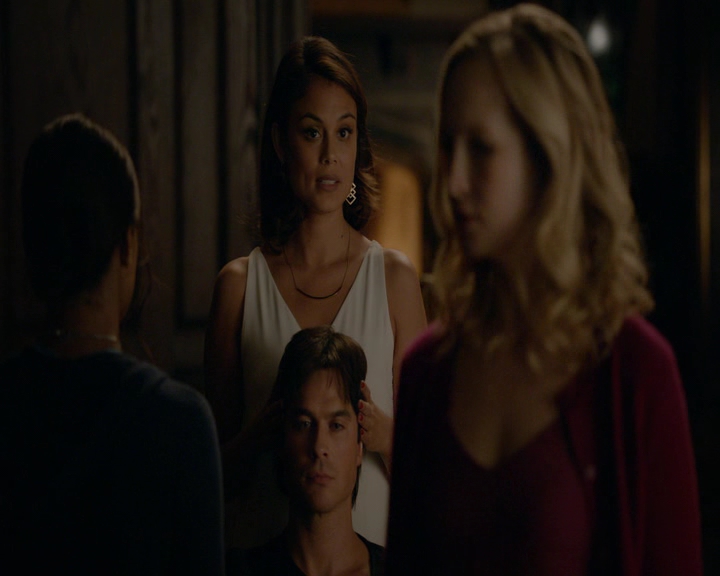 VampireDiaries-dot-nl_VampireDiaries-8x10NostalgiasABitch1332.jpg