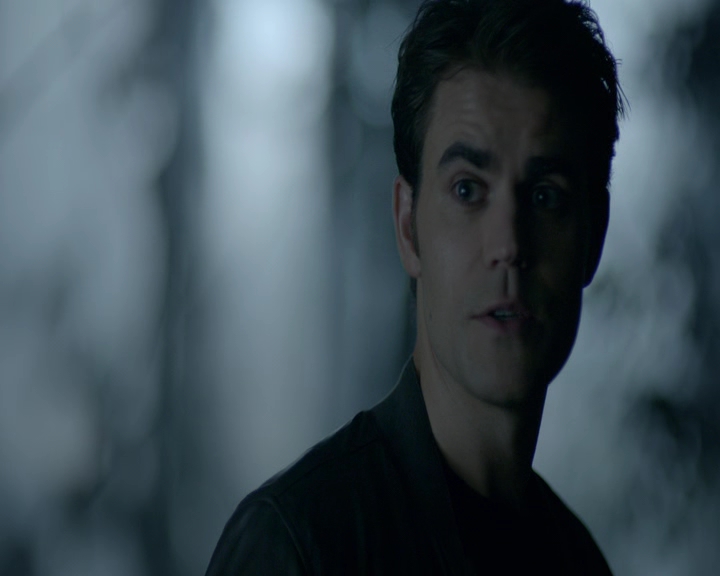 VampireDiaries-dot-nl_VampireDiaries-8x10NostalgiasABitch1612.jpg