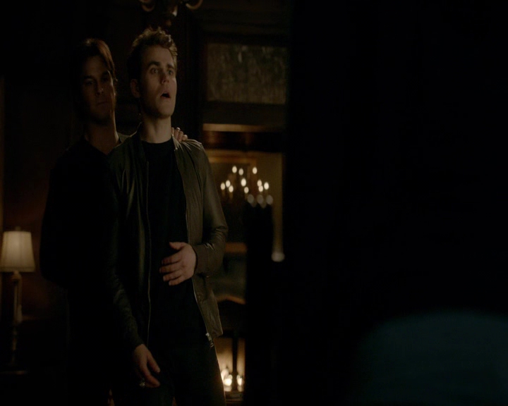 VampireDiaries-dot-nl_VampireDiaries-8x10NostalgiasABitch1888.jpg