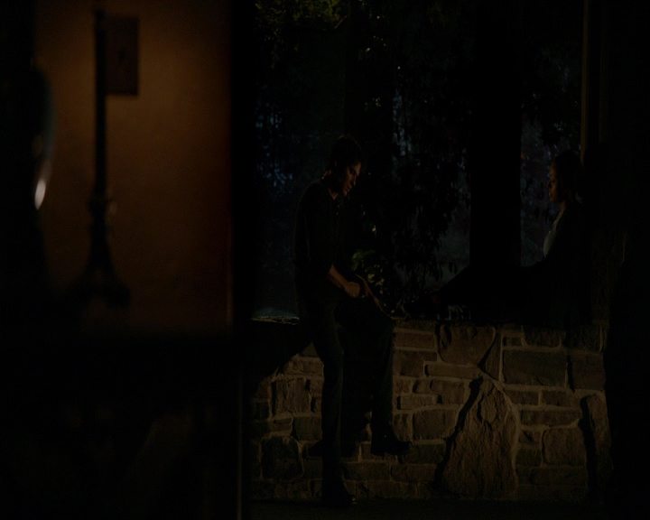 VampireDiaries-dot-nl_VampireDiaries-8x10NostalgiasABitch2154.jpg